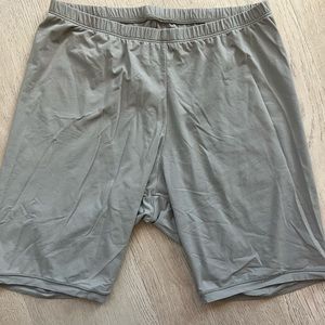 SKIMS Fits Everybody Bik Shorts Grey